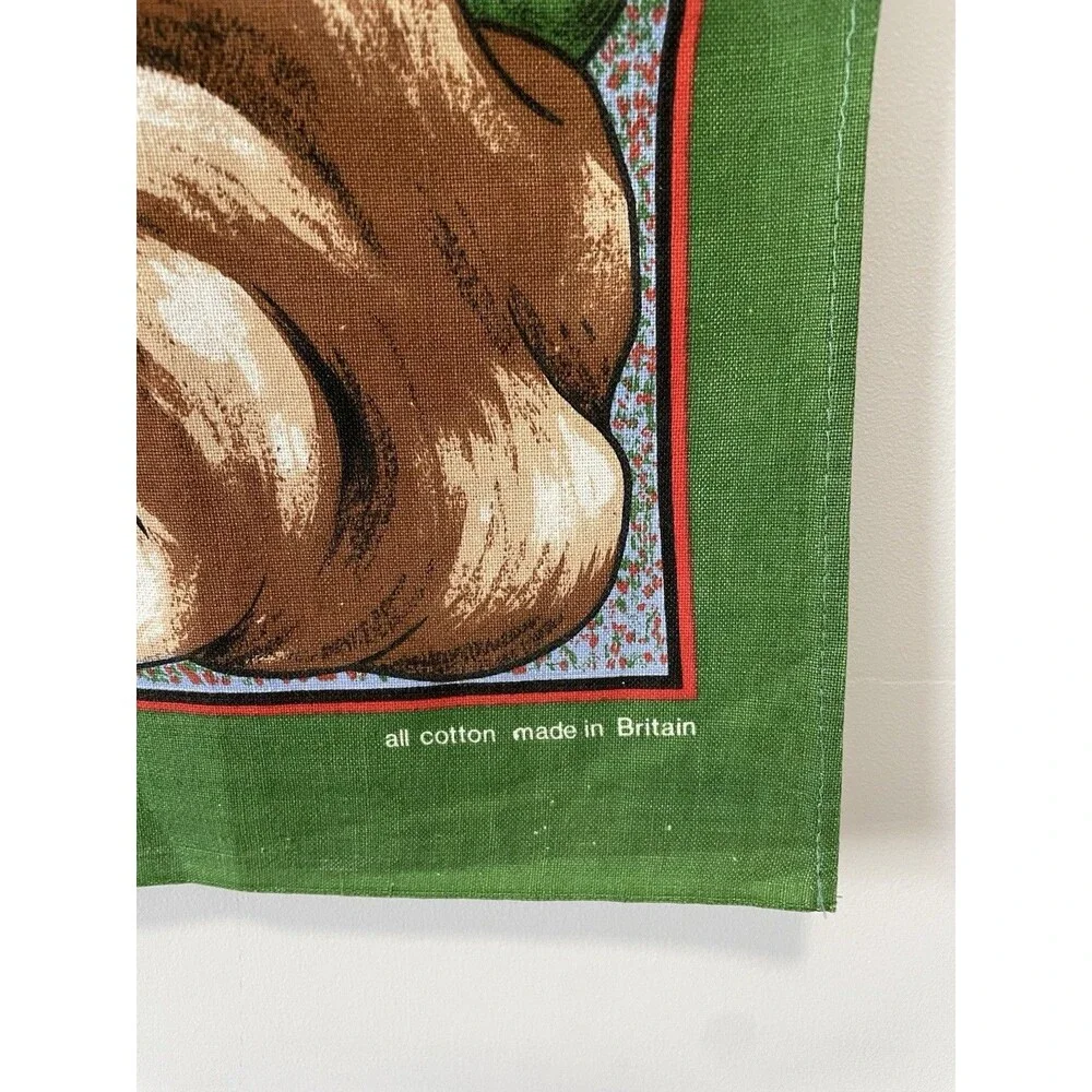 2 Vintage Christmas Holiday Santa Kitchen Towels Party Decor 50s Retro